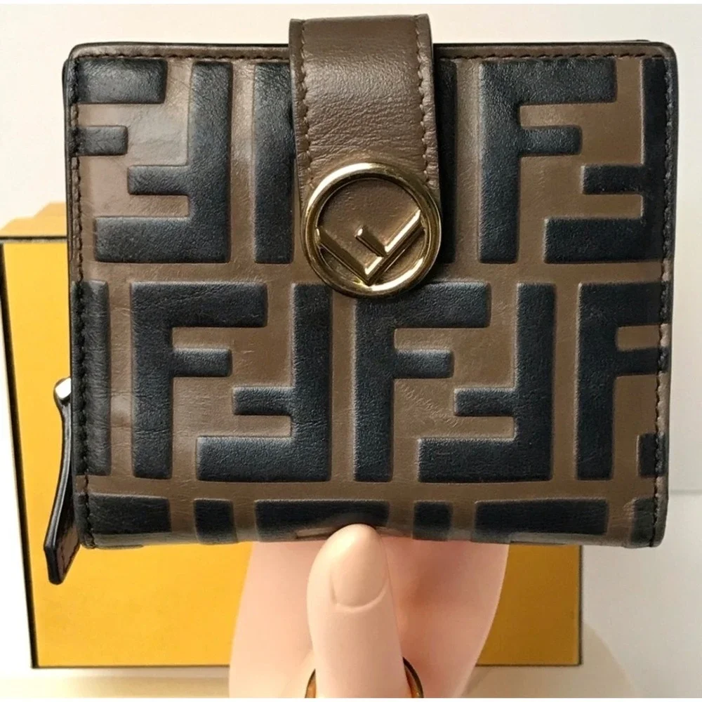 Fendi Roma Wallet‎ FF Logo Snap Closure Bifold Coin Purse - Picture 5 of 13